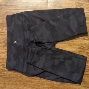 BLACK CAMO Lululemon Leggings Wunder Under 25' Size 8